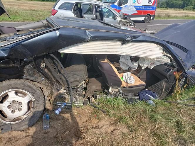 ​Pięć osób trafiło do szpitala po wypadku na drodze Wschowa-Olbrachcice. Zawinił 18-latek z mercedesa