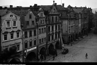 Tak wyglądała Jelenia Góra po wojnie. Zobacz migawki z życia miasta 