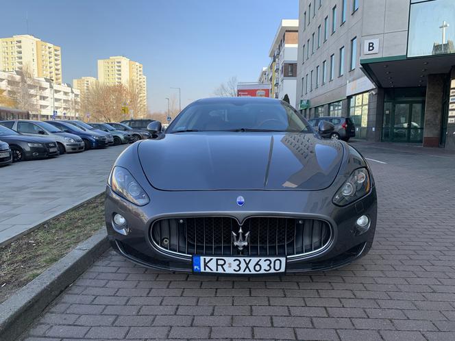 MiłyPan jeździ sportowym Maserati GranTurismo