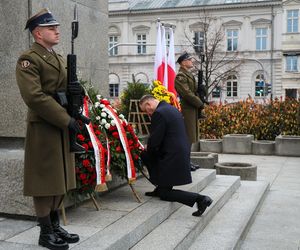 Warszawa. Prezydent Andrzej Duda złożył wieńce przed pomnikami Ojców Niepodległości