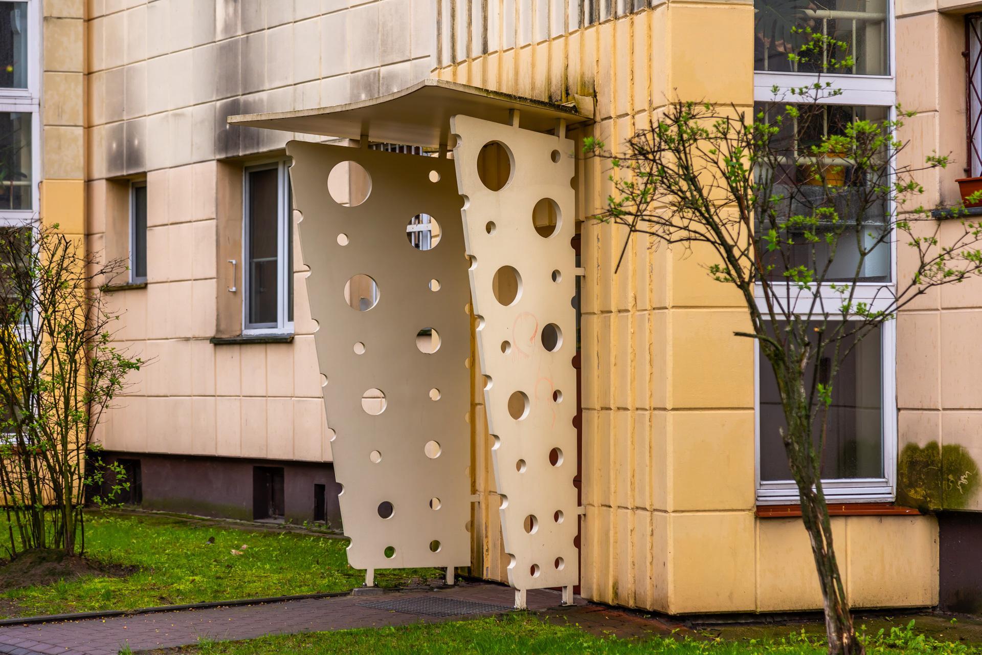 Osiedle WSM Koło II w Warszawie - zdjęcia. Pablo Picasso na ścianie i klatki schodowe typu ser