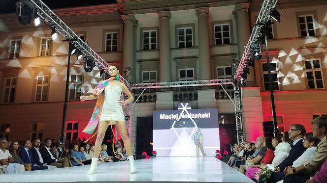 RADOM FASHION SHOW