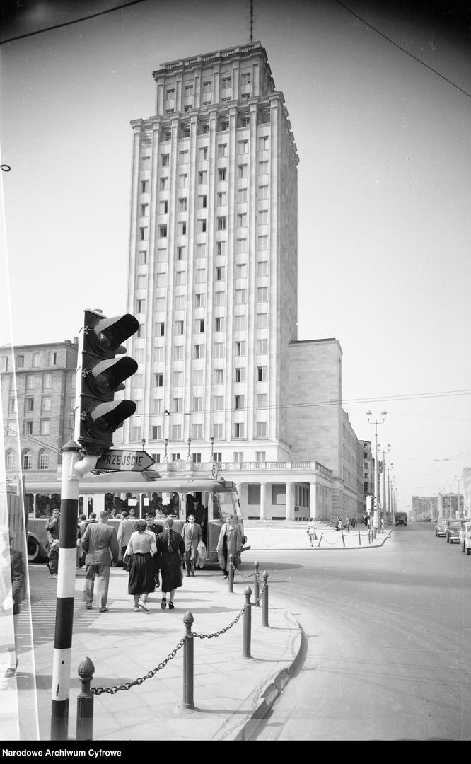 Hotel Warszawa w Prudentialu w latach 50.