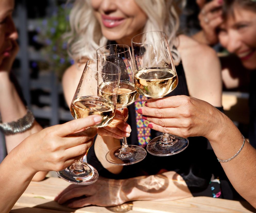 Czy alkohol pomaga na kaca? Jeśli tak, możesz mieć problem