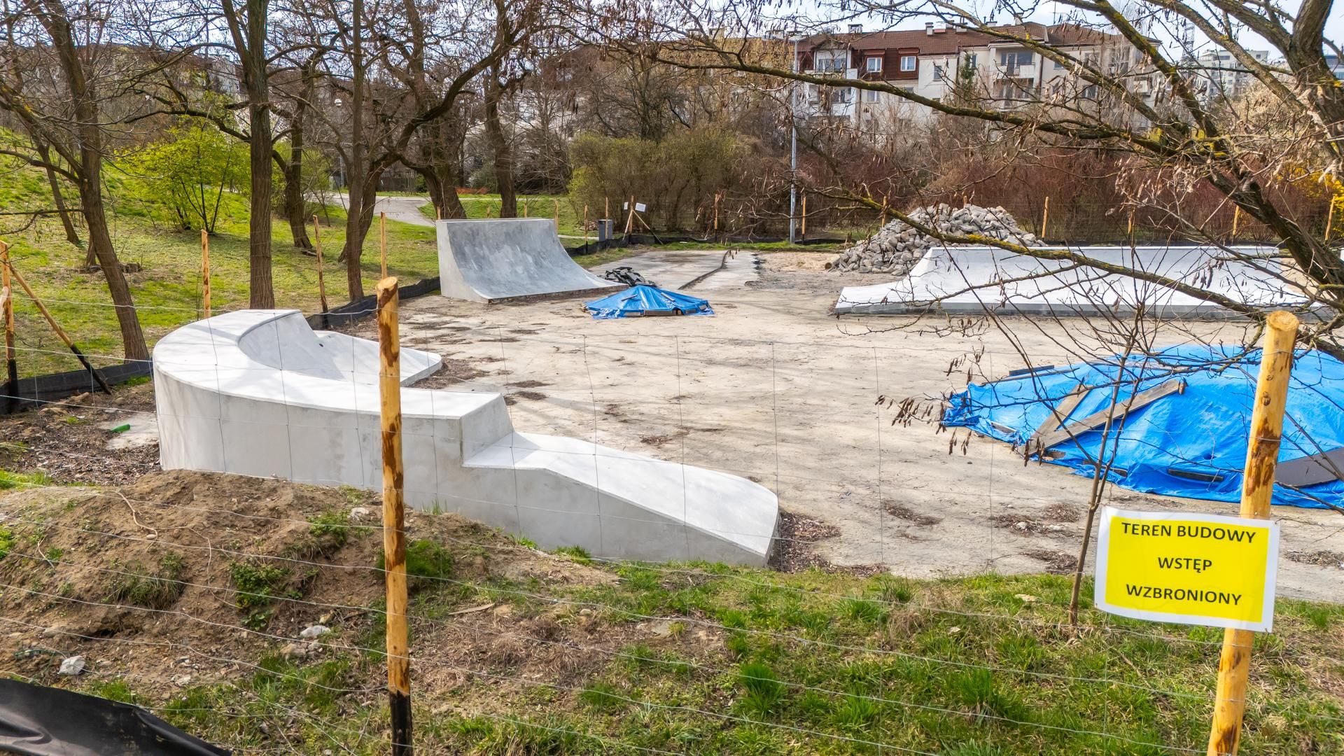 Budowa skateparku do jazdy na deskorolce, park im. Romana Kozłowskiego