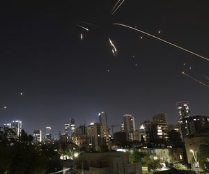 Izraelski dron zaatakował jeden z zakładów na polach gazowych na południu Iran, doszło do potężnego wybuchu i pożaru.