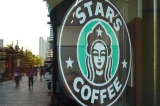 Stars Coffee: w Moskwie powstała kopia amerykańskiego Starbucksa! Co tam serwują? 