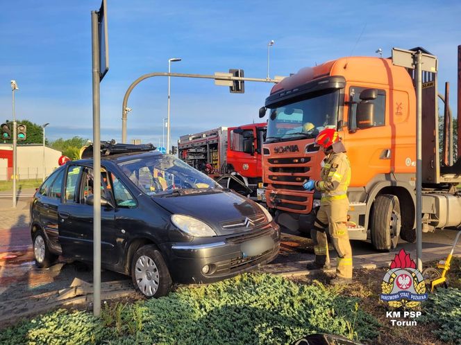 Wypadek na skrzyżowaniu Chrobrego z Trasą Prezydenta Władysława Raczkiewicza w Toruniu