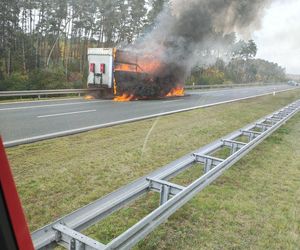 Duże straty po pożarze naczepy na S5 koło Leszna i długi paraliż drogi
