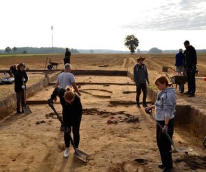  Sensacyjne odkrycia w Łódzkiem.  Archeolodzy odkopali groby z XI wieku, a w nich... prawdziwe skarby!