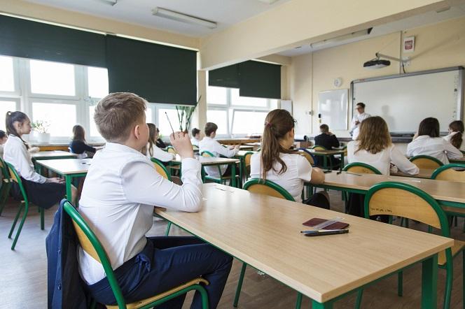 Konferencja w sprawie szkół 2021: ministerstwo planuje 5 wariantów powrotu do nauki!