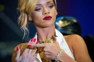 Rihanna płyta Anti: premiera nie tak szybko! Piosenki Rihanny pisała Sia