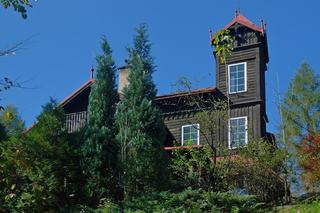 To jedna z najpiękniejszych willi w Małopolsce. Przed wojną było w niej kultowe sanatorium