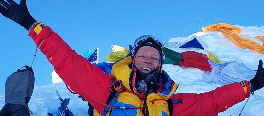Szymon Jaskuła wspina się na Mount Everest