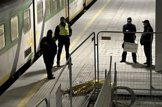 Tajemnicza śmierć na Dworcu Zachodnim. Szarpał się z kierowniczką pociągu, zmarł na peronie