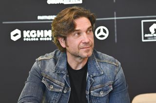 Marcin Dorociński zagra legendę polskiego kina. Teraz odtworzył jego słynną sesję zdjęciową. Internauci wprost: Ależ podobieństwo!