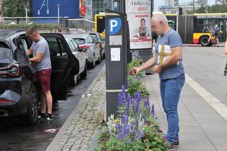 Podwyżka opłat w strefie płatnego parkowania. Warszawiacy: „Najłatwiej się bierze pieniądze od kierowców!”