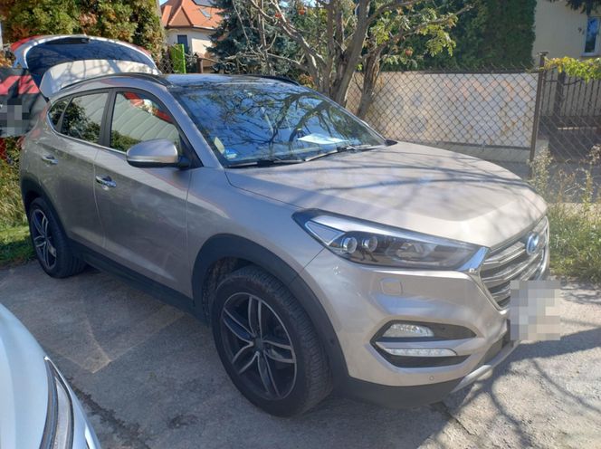 Policja odzyskuje skradzionego Hyundaia Tucson. Właściciel warsztatu z zarzutami