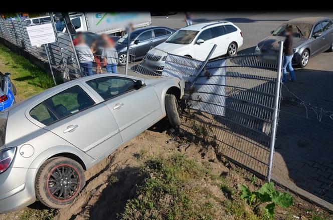 Kac Vegas na S8! Trzy pijane kobiety pojechały po alkohol do Gaju, a później uciekały przez las [ZDJĘCIA]