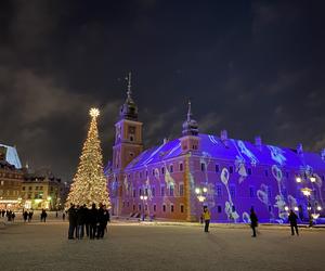 Warszawska iluminacja w śnieżny wieczór