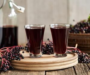 Sok z czarnego bzu – właściwości, przeciwwskazania. Jak zrobić? [PROSTY PRZEPIS]