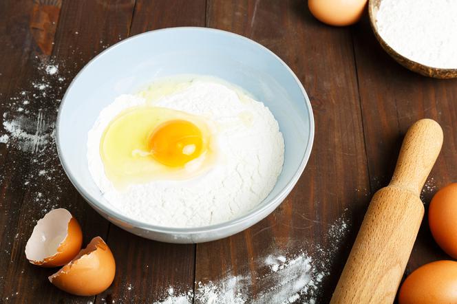 Domowy makaron jajeczny: przepis krok po kroku