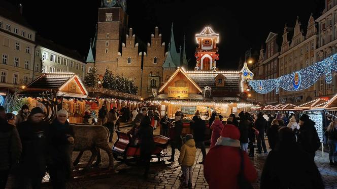 Tłumy na otwarciu Jarmarku Bożonarodzeniowego 2023 we Wrocławiu. Zobacz zdjęcia!