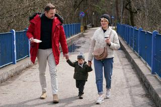 Barwy szczęścia, odc. 2693: Bożena (Marieta Żukowska), Bruno (Lesław Żurek), Tadzio (Józio Trojanowski)