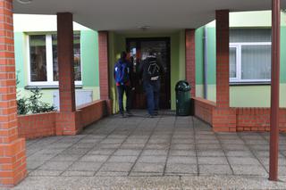 Uczeń podpalił się przed szkołą