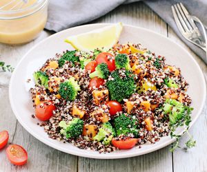 Sałatka z komosą ryżową i pieczonymi warzywami tak łatwa, tak zdrowa