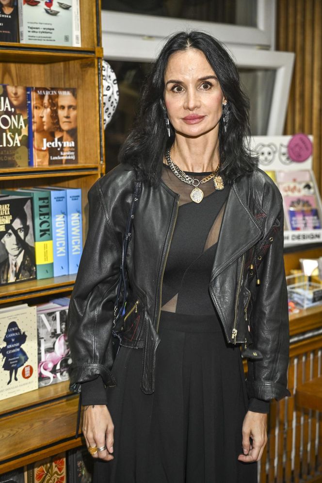 Tak wygląda Viola Kołakowska po rozstaniu z Karolakiem. Cała na czarno