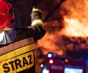 Brześć Kujawski: Strażacy gasili pożar garażu. W środku odkryli ciało kobiety