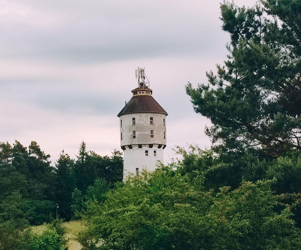 Prawie jak dom Muminków. Zabytkowa wieża na Mazurach zachwyca