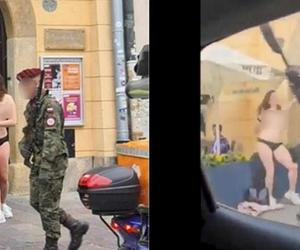 Szok w Krakowie! Kobieta rozebrała się przed żołnierzami