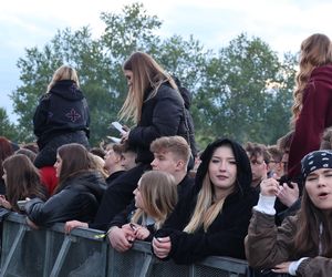 Tłum studentów bawił się pierwszego dnia Juwenaliów Politechniki Lubelskiej 2025