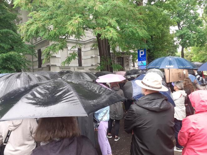 Protesty "Ani Jednej Więcej!" w całej Polsce. Kobiety wyszły na ulice po śmierci Doroty