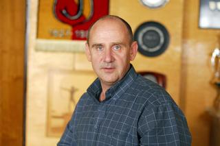 Zasłynął jako Andrzej Jakubowski z Barw szczęścia. Tak przez lata zmieniał się Sławomir Orzechowski. Co za metamorfoza!