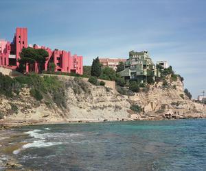 Ikony postmodernizmu: Muralla Roja projektu Ricardo Bofilla