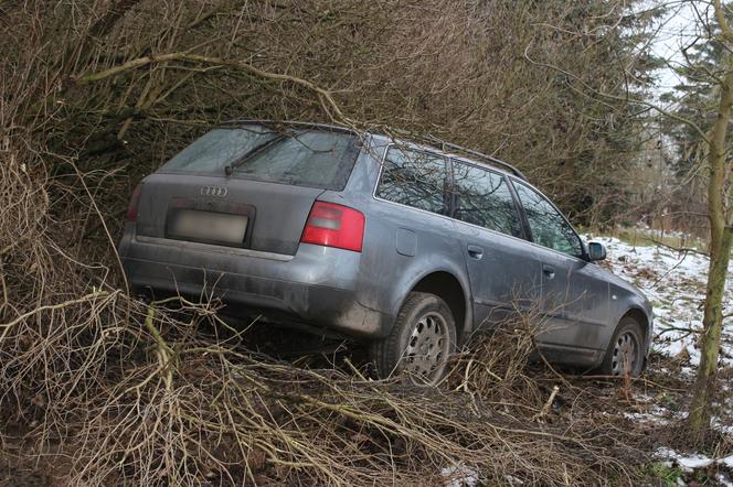 Pijany 25-latek nie opanował auta i wjechał w płot! Takich konsekwencji się nie spodziewał 