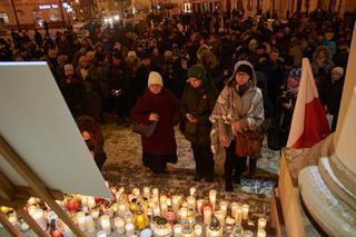 Lublin solidarny z Gdańskiem. Setki osób przed ratuszem