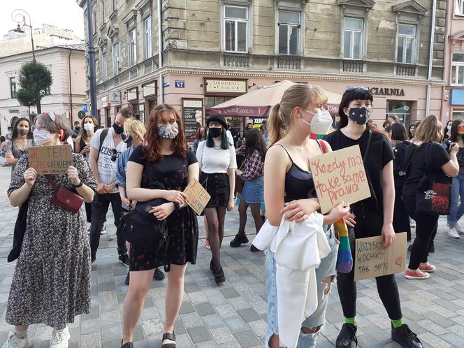 "Jesteśmy ludźmi, nie ideologią" - tak środowiska LGBT manifestowały wczoraj w Lublinie