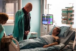 Na dobre i na złe, odc. 877: Artur Bart (Piotr Głowacki), Adam Markiewicz (Marcin Troński), Lilka (Elżbieta Jodłowska), matka Barta