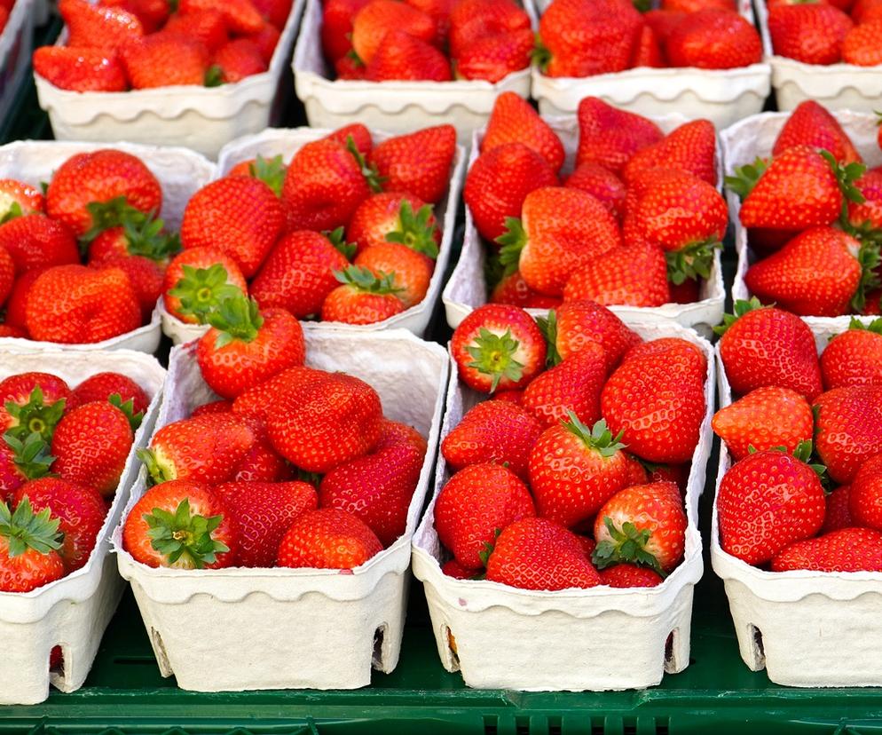 Litwini wykupują polskie truskawki. Ceny gwałtownie podskoczyły. Czy zabraknie owoców? 
