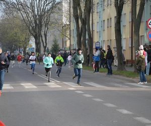 Mali i duzi pobiegli dla Polski! Druga edycja Ulicznych Biegów Niepodległości