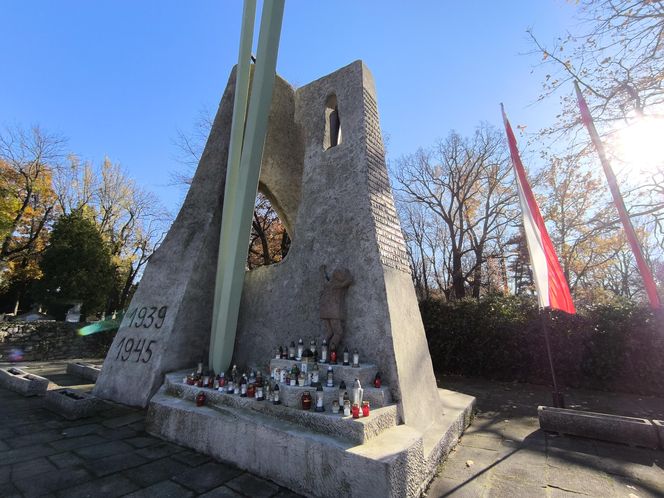 Słoneczna pogoda sprzyjała. 32. Kwesta Na Odnowę Zabytków Starego Cmentarza w Tarnowie