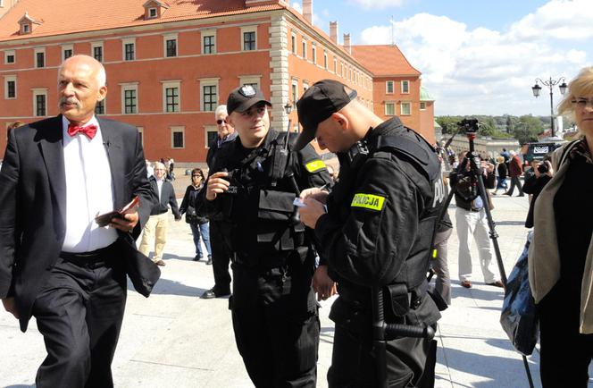 Janusz Korwin Mikke pod Kolumną Zygmunta