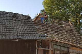 Sąsiedzi wybudowali dach dla chorego Tadeusza