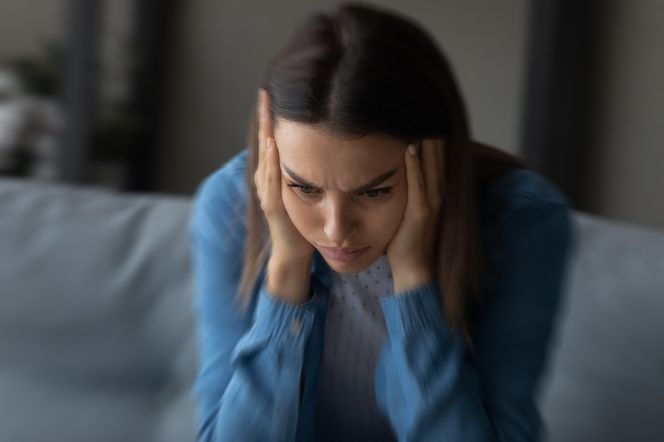 To jeden z pierwszych objawów udaru. Jeśli to widzisz, natychmiast wezwij pomoc