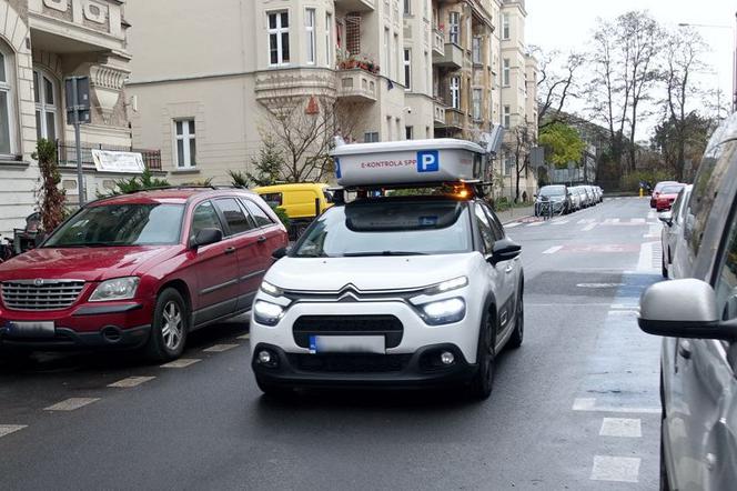 Na poznańskie ulice wyjechał samochód wyposażony w specjalne kamery i czujniki. Będzie on testowo kontrolować opłaty parkingowe w SPP