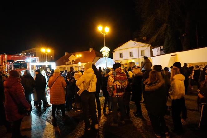 Ciężarówka Coca-cola w Białymstoku! Świąteczna atrakcja przyciągnęła tłumy mieszkańców na Rynek Kościuszki